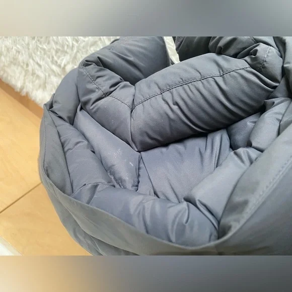 Aritzia TNA The Super Puff₂O™ Mid In Coal Grey - Picture 11 of 16